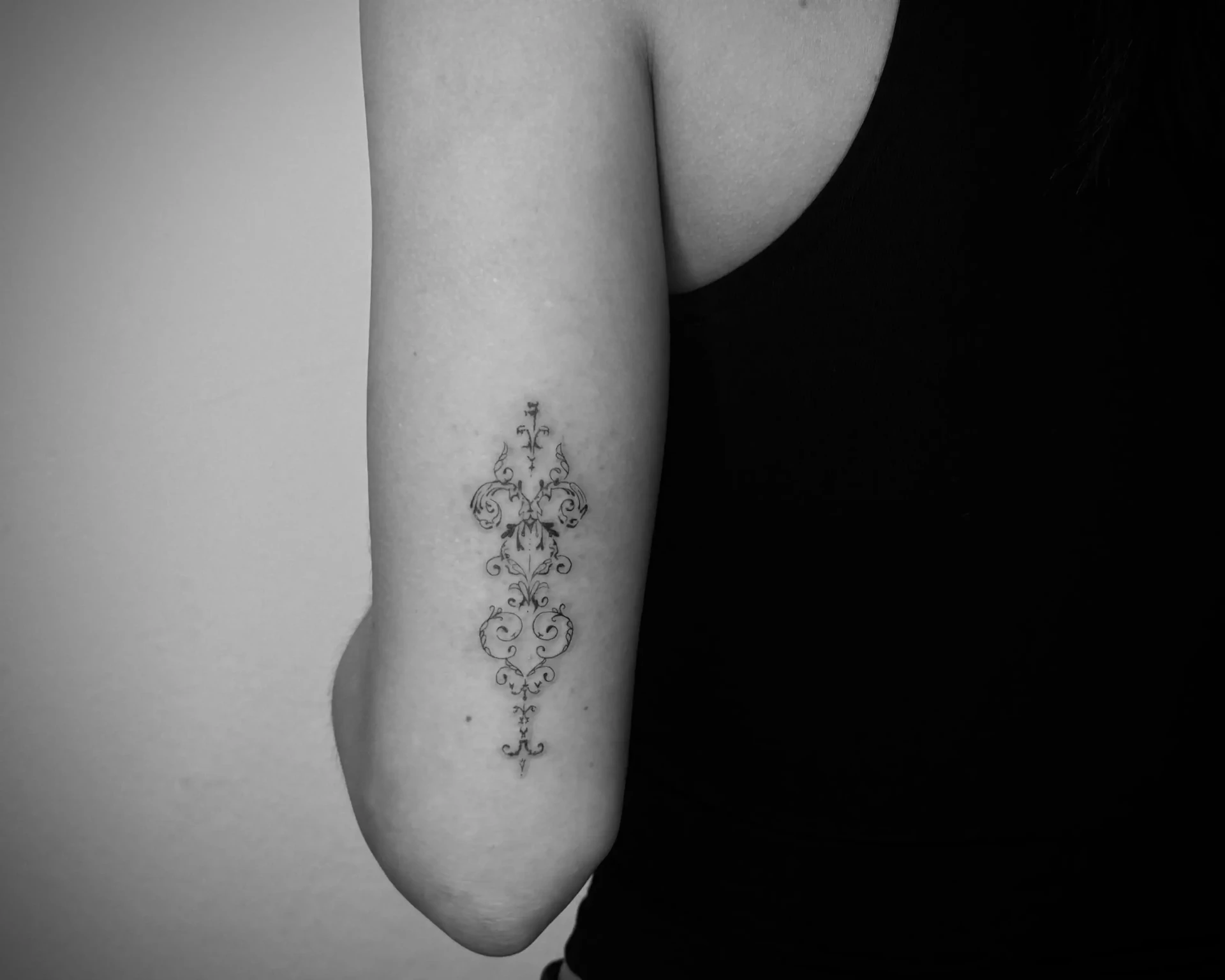 Ornament-Tattoo am Arm